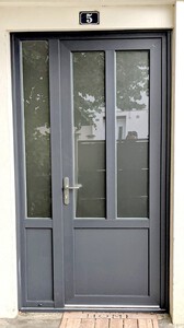 Porte d'entrée en PVC gris anthracite à Villemur sur Tarn